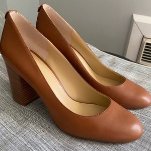 MICHAEL KORS tan heels🌻
